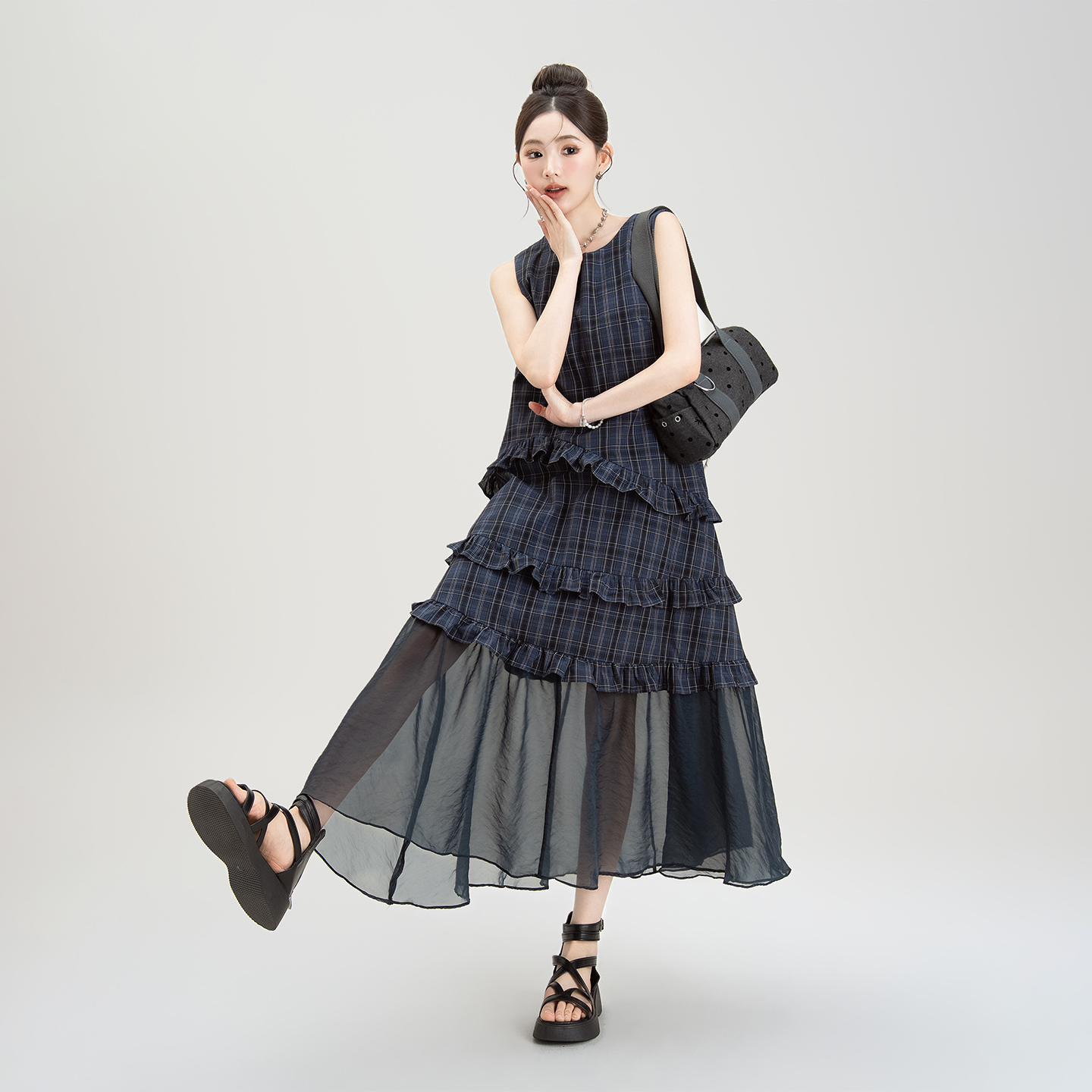 https://fulmo-img-server.com/dresscode-dresscode/b4eca2c8-43db-4863-80c2-c2388cb4bf2c.jpg