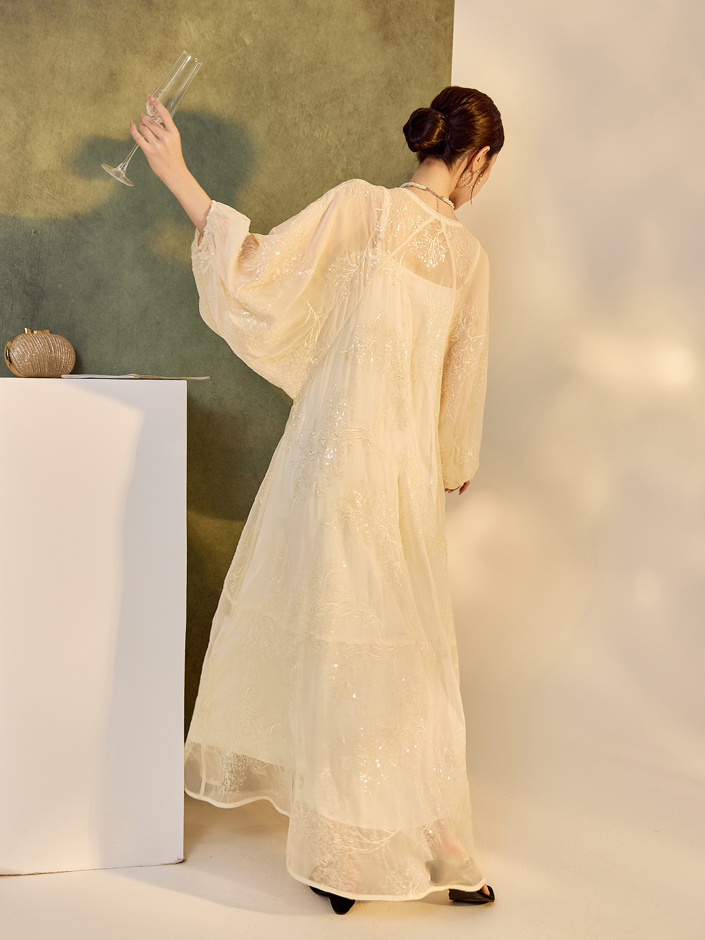 https://fulmo-img-server.com/dresscode-dresscode/b5137f78-84c1-440f-b5a4-4034ff0a5941.jpg