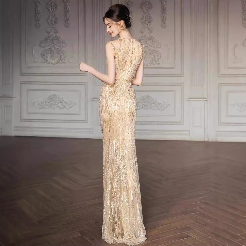 https://fulmo-img-server.com/dresscode-dresscode/b61fb952-ef89-4b32-8469-d393d5de330c.jpg