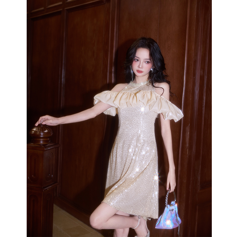 https://fulmo-img-server.com/dresscode-dresscode/b9f884f6-a5d5-4a4e-9a39-9c1b41822235.jpg