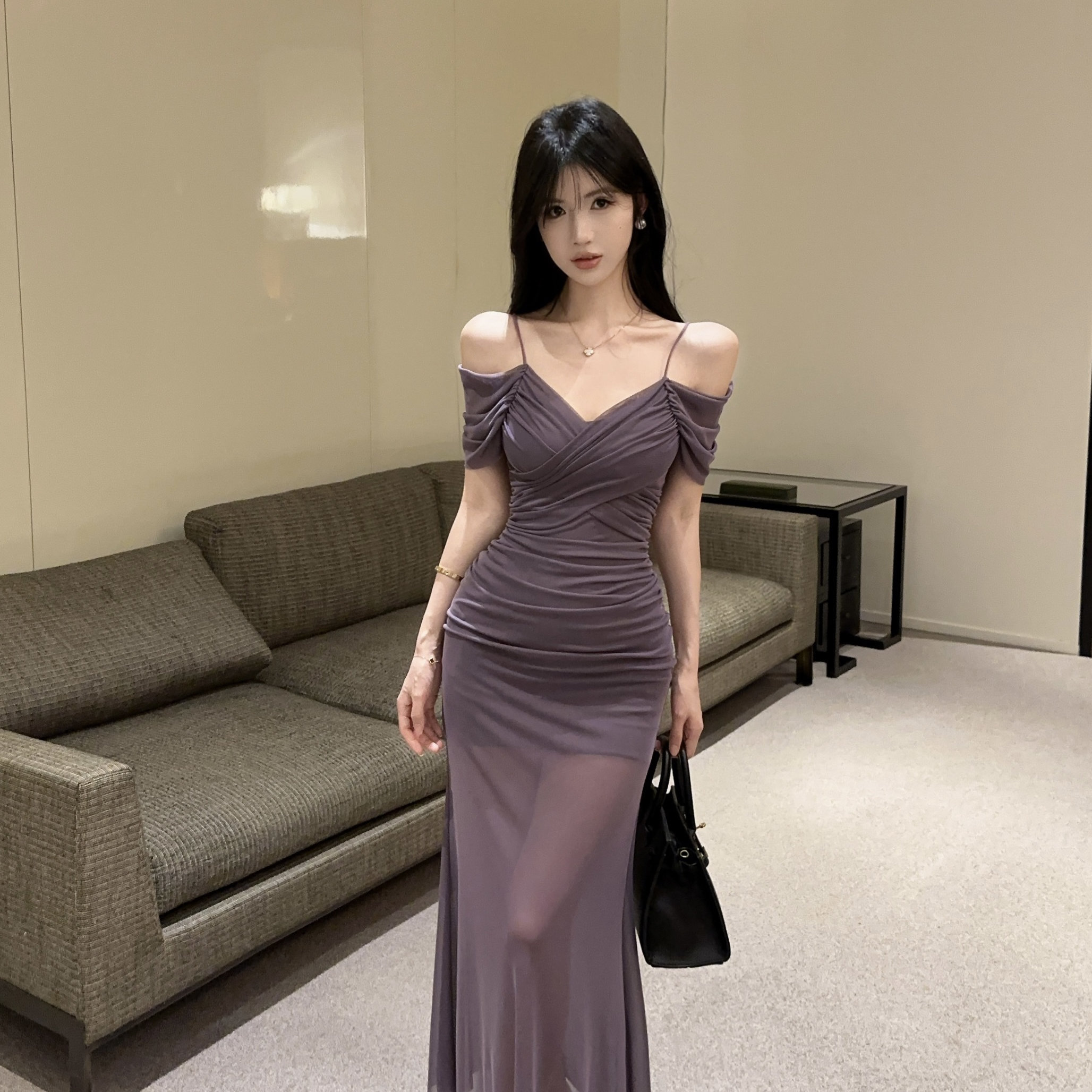 https://fulmo-img-server.com/dresscode-dresscode/ba2a5c47-09e7-4b83-b37a-27ba33b9a9ce.jpg