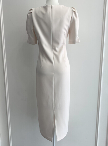 https://fulmo-img-server.com/dresscode-dresscode/ba44a131-3dc7-450c-9c00-4b7167839c22.jpg