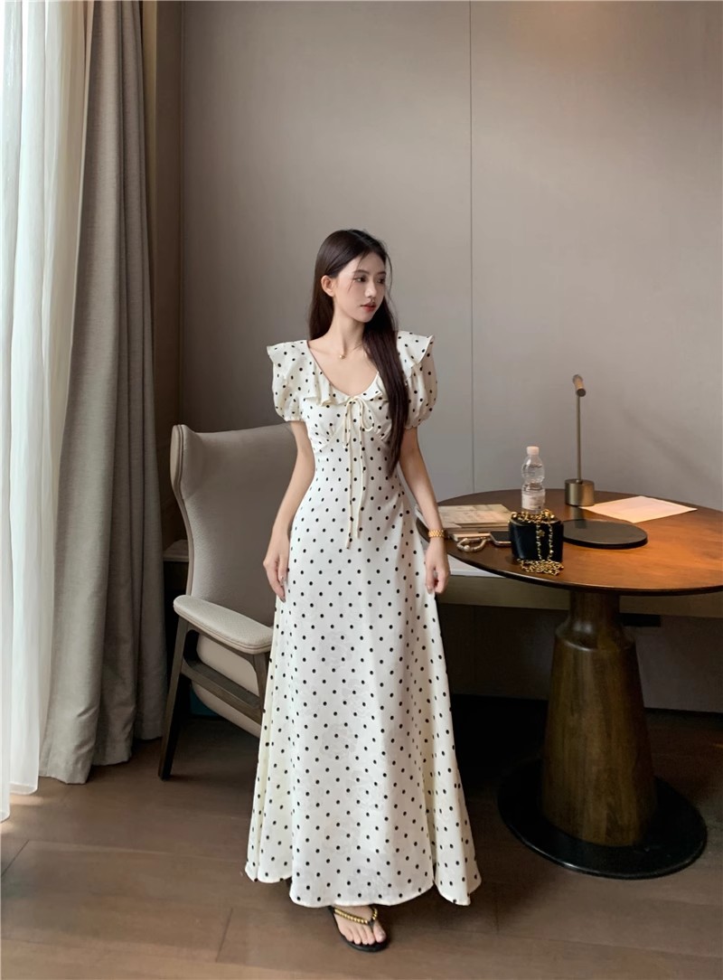https://fulmo-img-server.com/dresscode-dresscode/ba5dcac3-5c2f-4131-9639-c5bbaebe1886.jpg