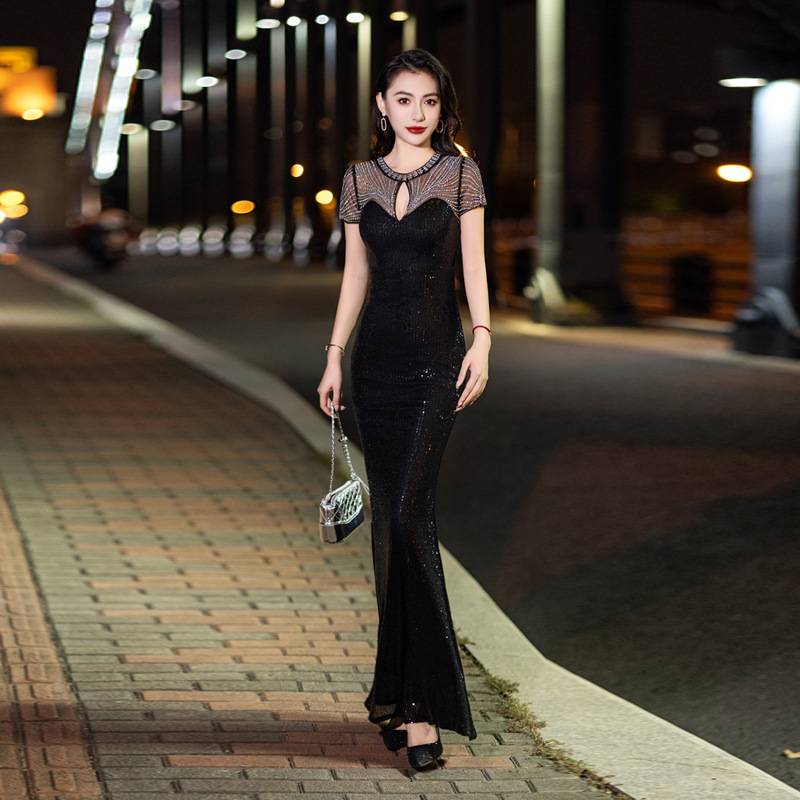 https://fulmo-img-server.com/dresscode-dresscode/ba955843-c907-4ca6-a646-ee1334ab623a.jpg