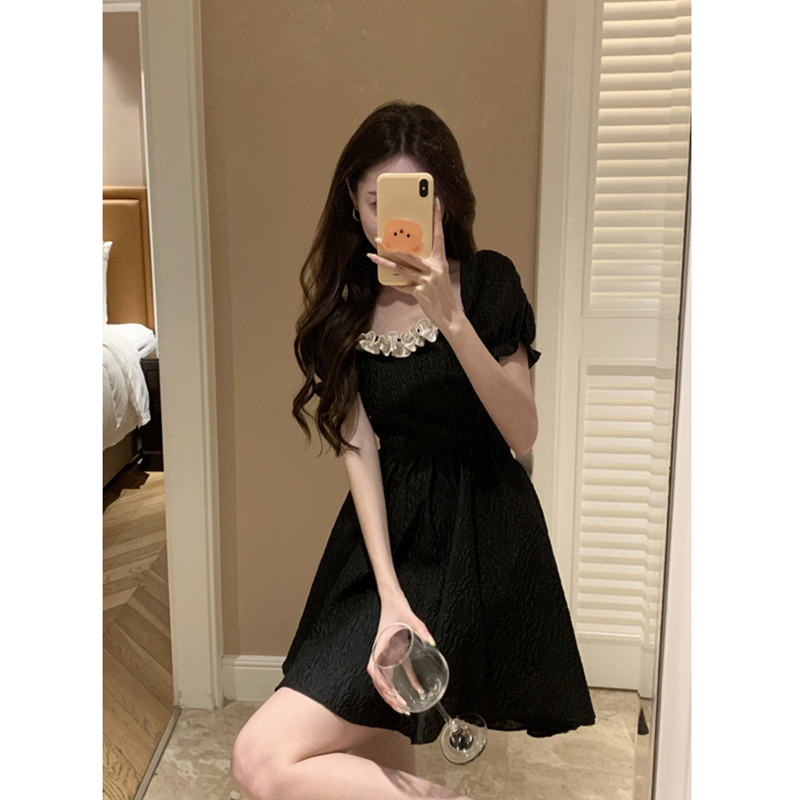https://fulmo-img-server.com/dresscode-dresscode/bac98bdd-5294-4b7c-a0db-dcfc91983384.jpg