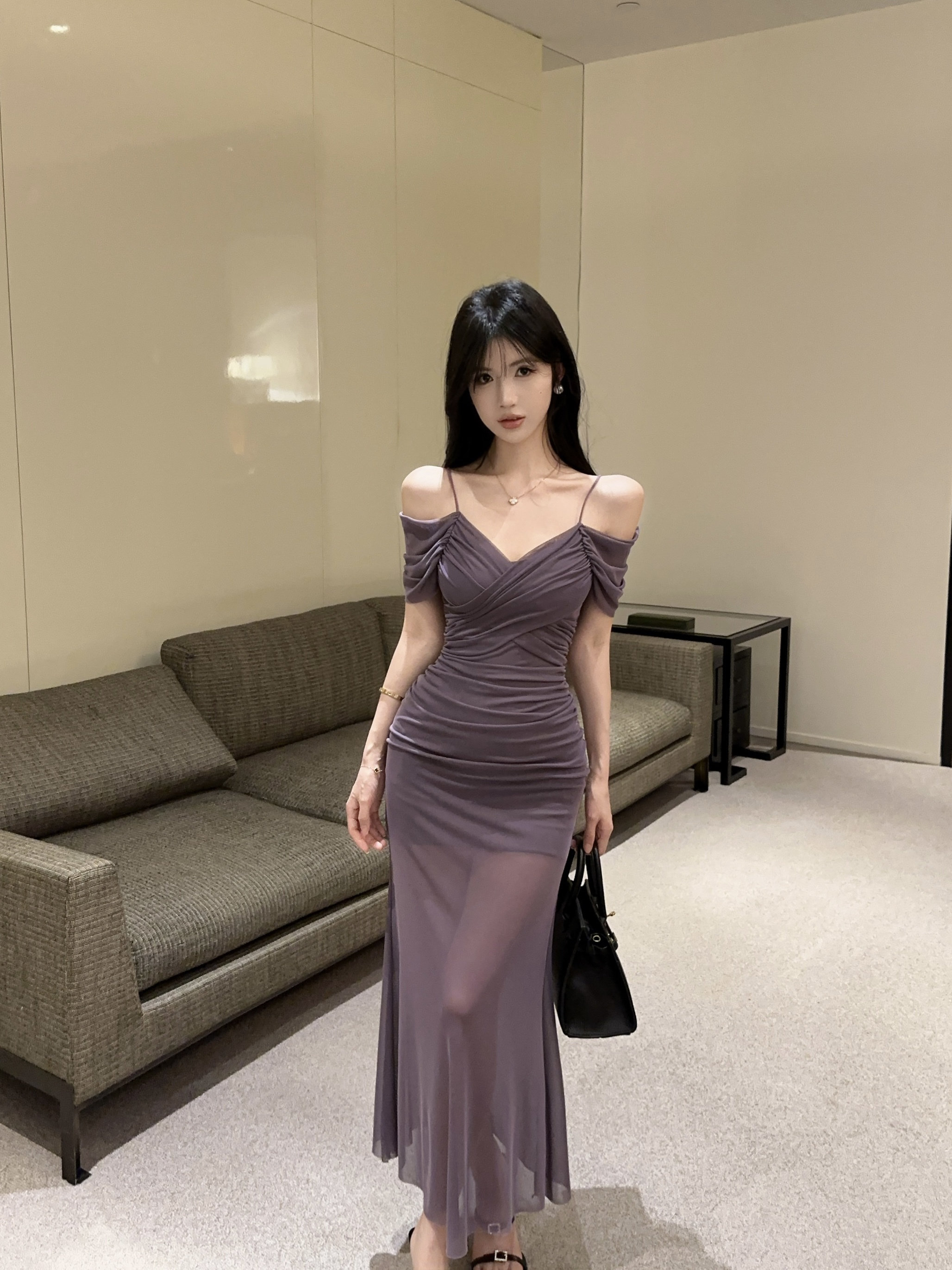 https://fulmo-img-server.com/dresscode-dresscode/bbda4bd6-0066-41fe-b253-f64a16841393.jpg