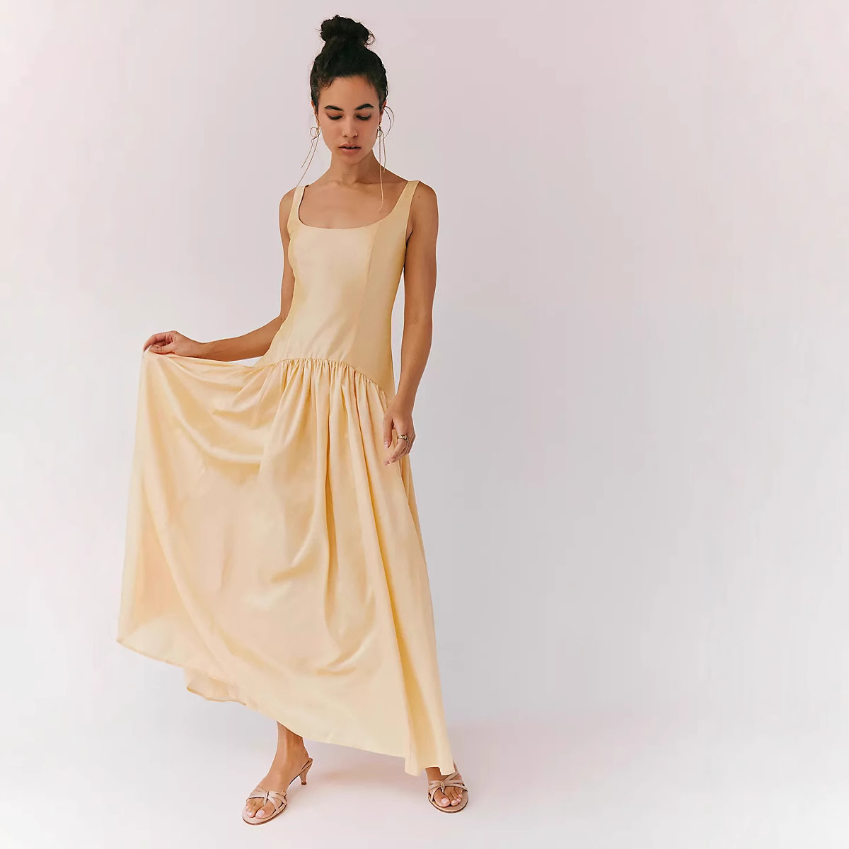 https://fulmo-img-server.com/dresscode-dresscode/bfc4cf5a-3d8b-4946-aa8f-613b9d0c489b.jpg