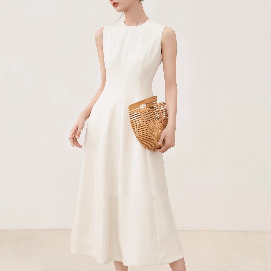 https://fulmo-img-server.com/dresscode-dresscode/c25e7620-9bdd-4b72-9d5a-a9fc6282cf1b.jpg