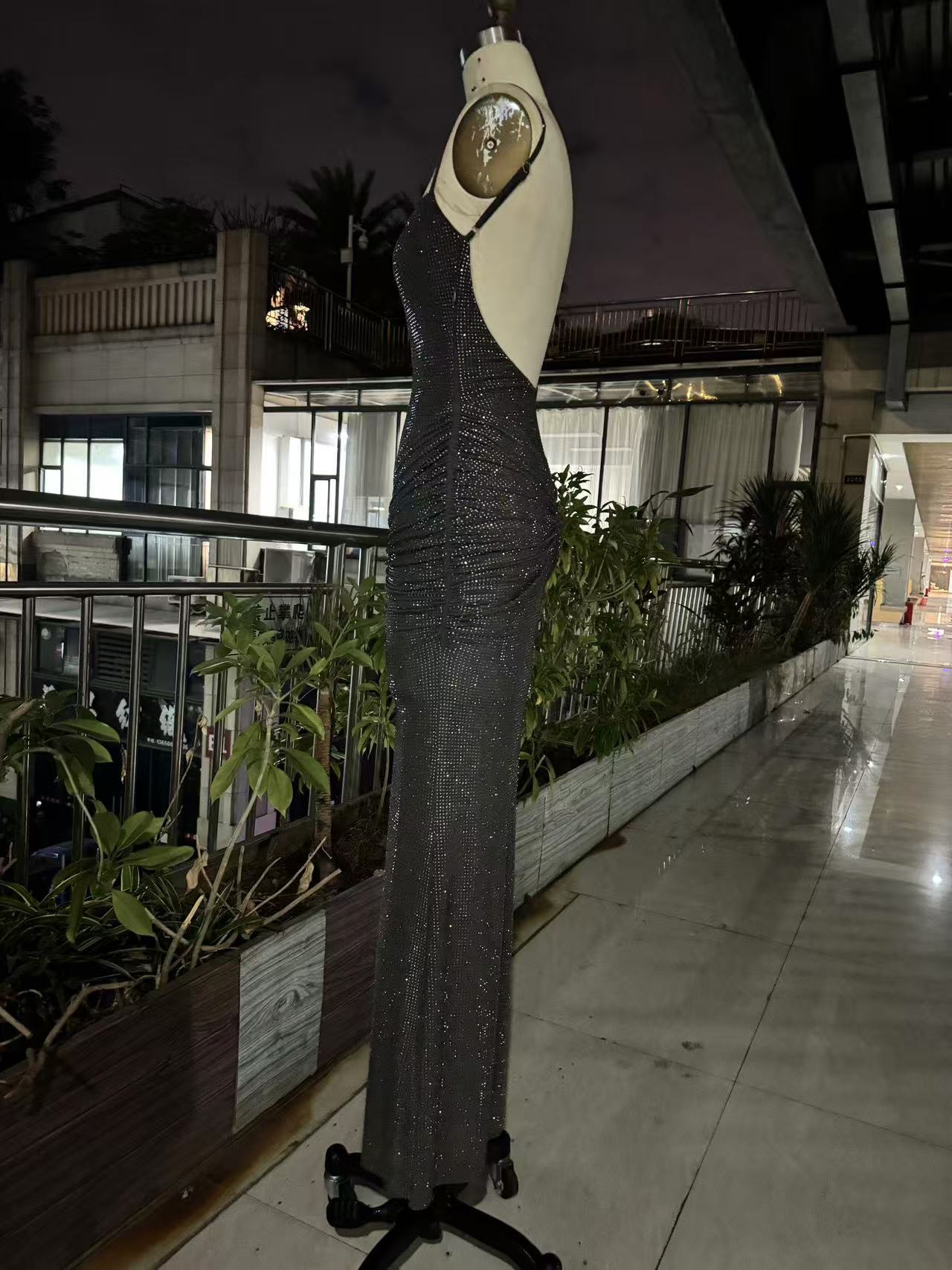 https://fulmo-img-server.com/dresscode-dresscode/c3c1bcad-9fdd-417e-818d-cb5ca498b298.jpg