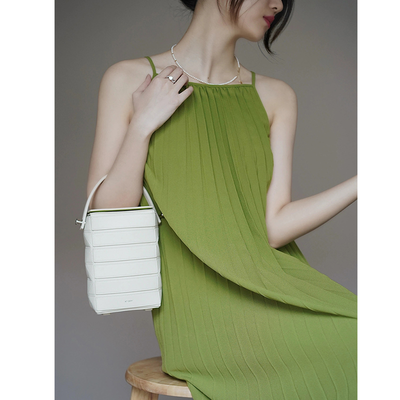 https://fulmo-img-server.com/dresscode-dresscode/c51bf70a-5abc-4d76-b68d-89a6a9f80151.jpg