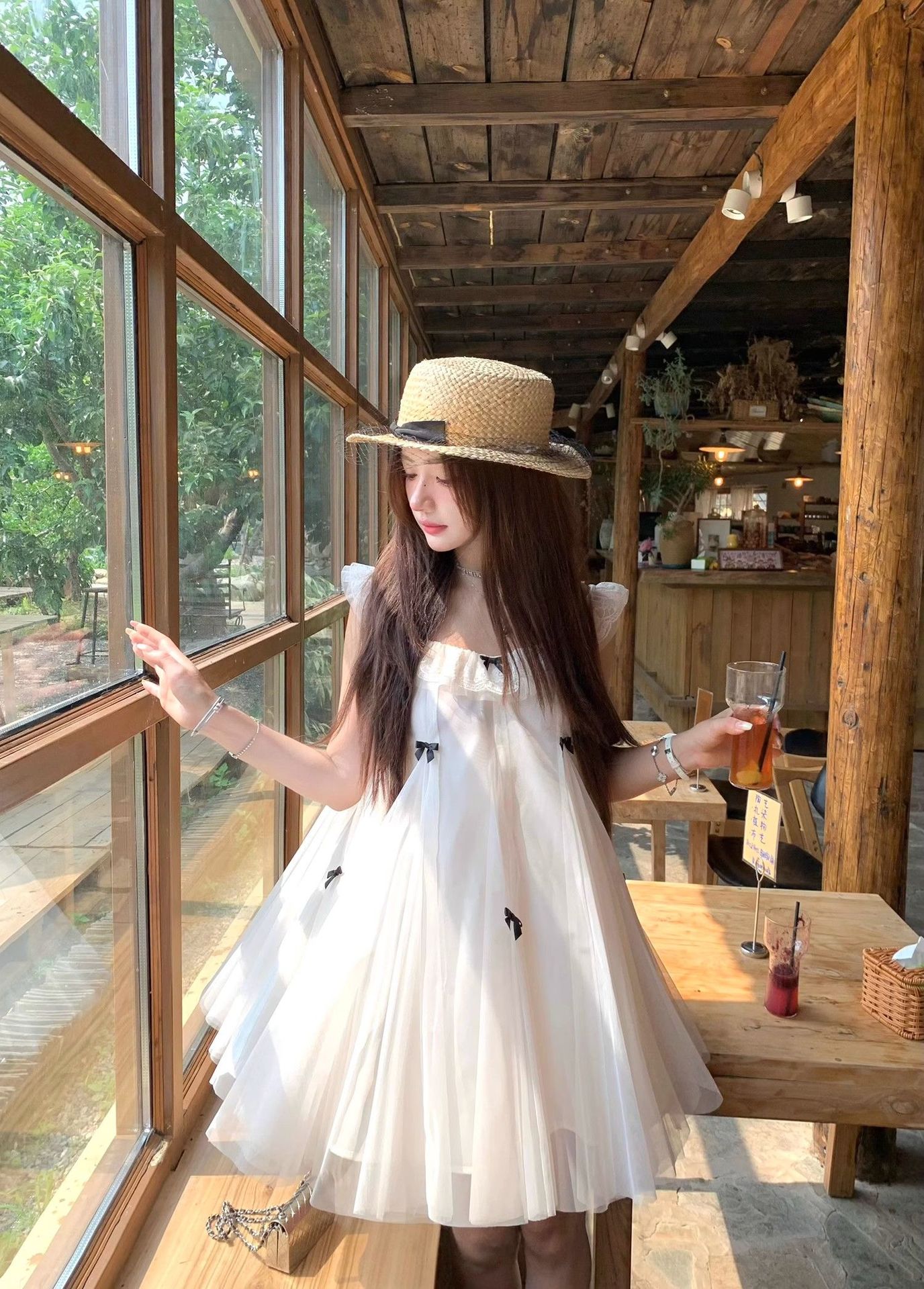 https://fulmo-img-server.com/dresscode-dresscode/c8306139-7844-48d0-81cf-32a73684450e.jpg
