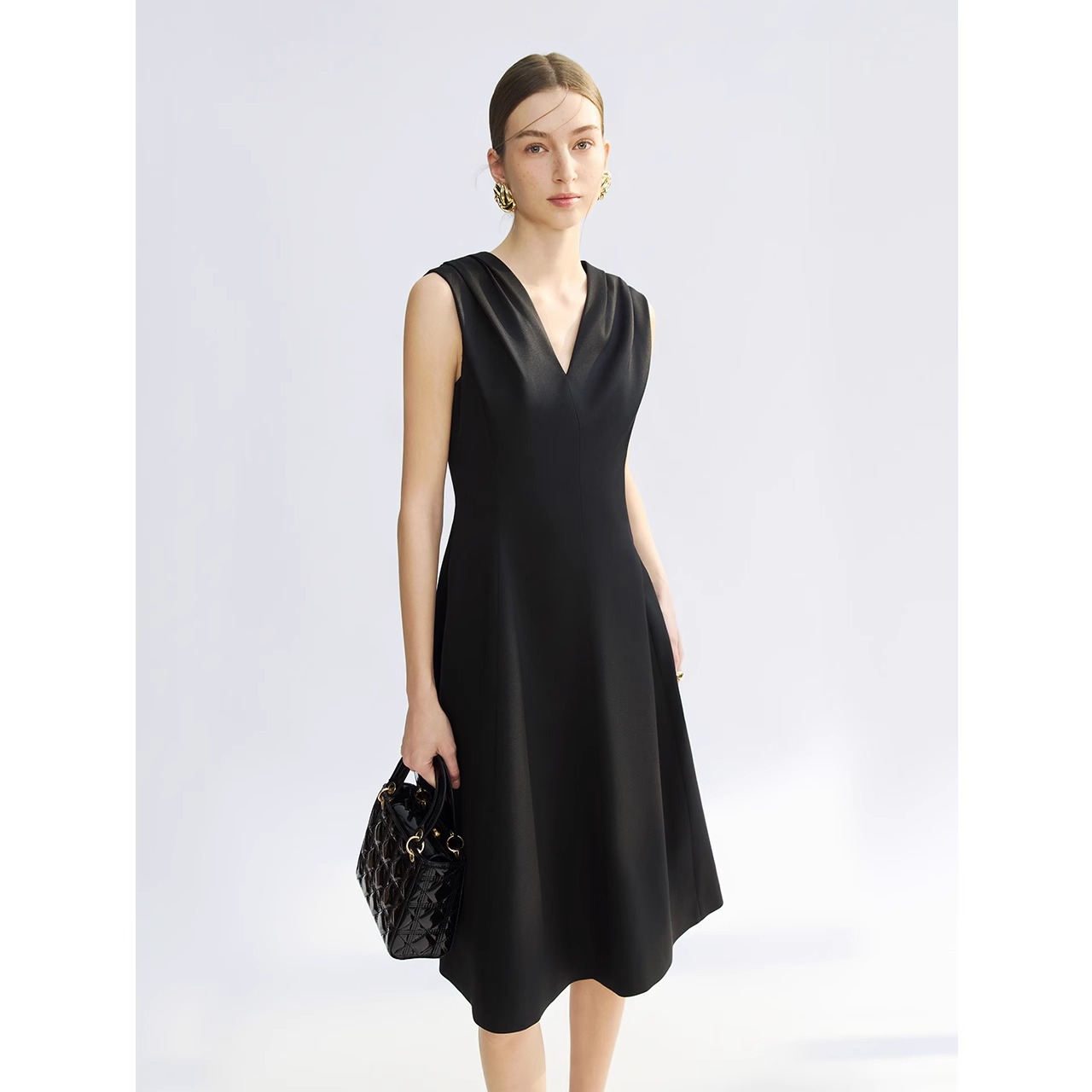 https://fulmo-img-server.com/dresscode-dresscode/cb6d4f9f-22eb-4ddd-9e60-550879550fbc.jpg