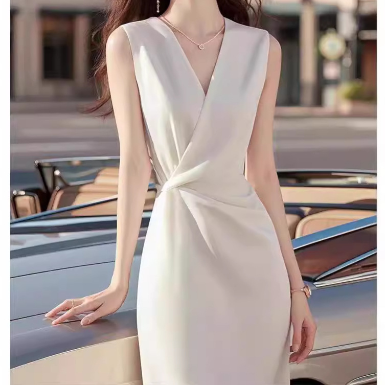 https://fulmo-img-server.com/dresscode-dresscode/cb9aab81-9a44-406c-8b37-c76570dcc672.jpg