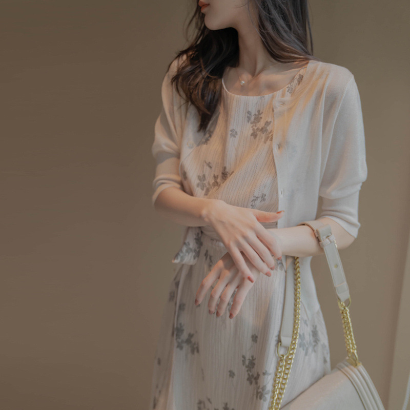 https://fulmo-img-server.com/dresscode-dresscode/cc9676b7-2403-4366-879d-decdd84d6c5e.jpg