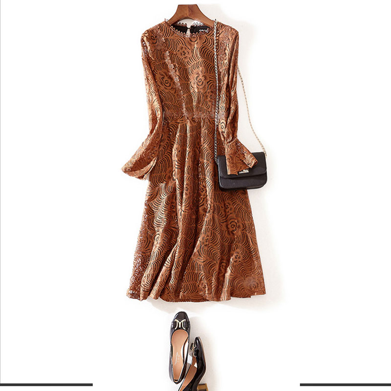 https://fulmo-img-server.com/dresscode-dresscode/ce8e38c5-100b-48a3-bb40-b42a2afdbdc3.jpg