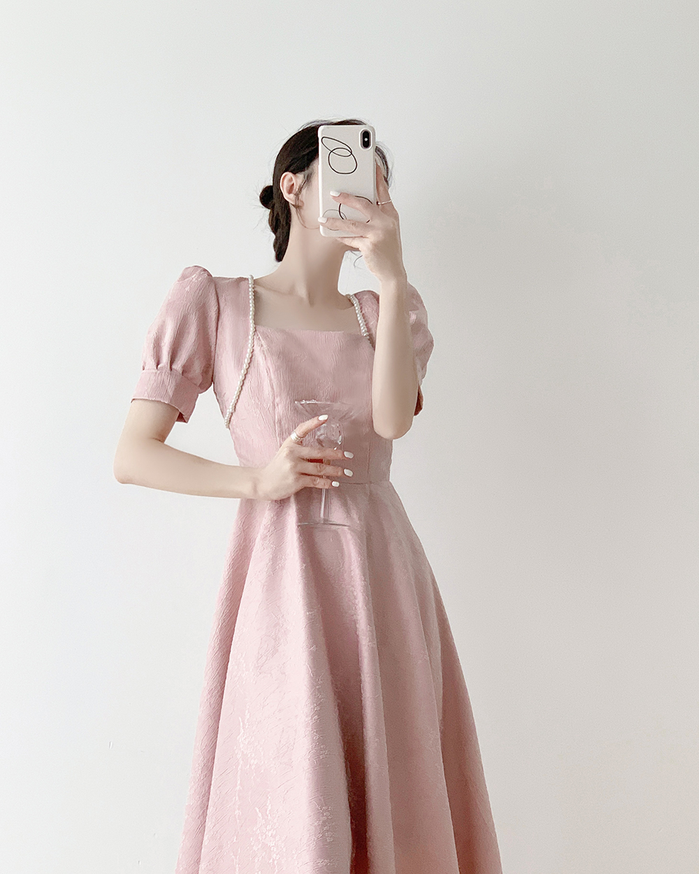 https://fulmo-img-server.com/dresscode-dresscode/d38559b9-9301-4a28-9f06-9c2a572c107e.jpg