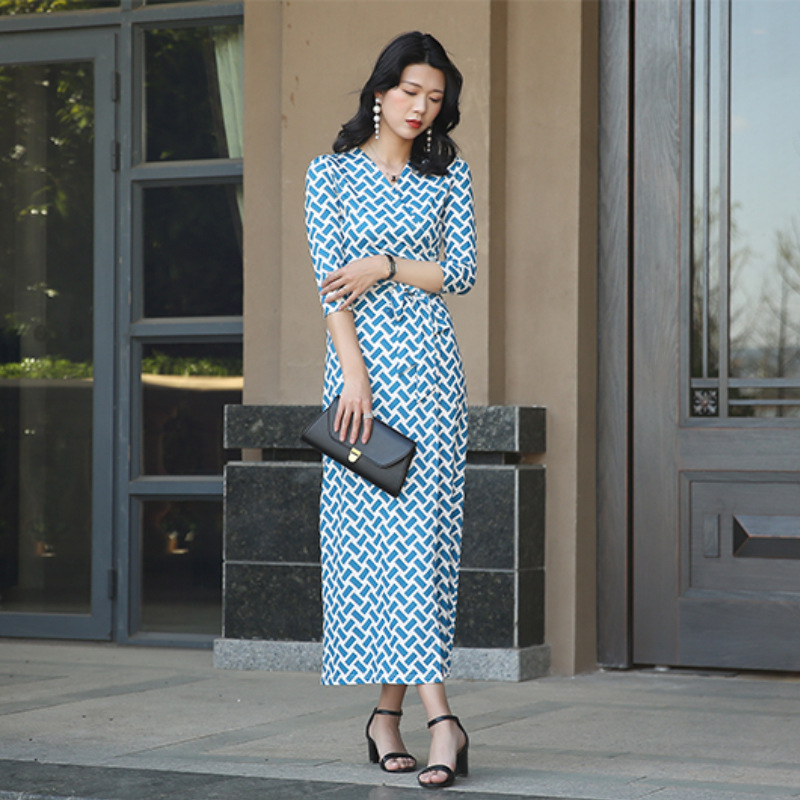 https://fulmo-img-server.com/dresscode-dresscode/d3bce81f-807d-4246-bb75-6d24e21f7f2e.jpg