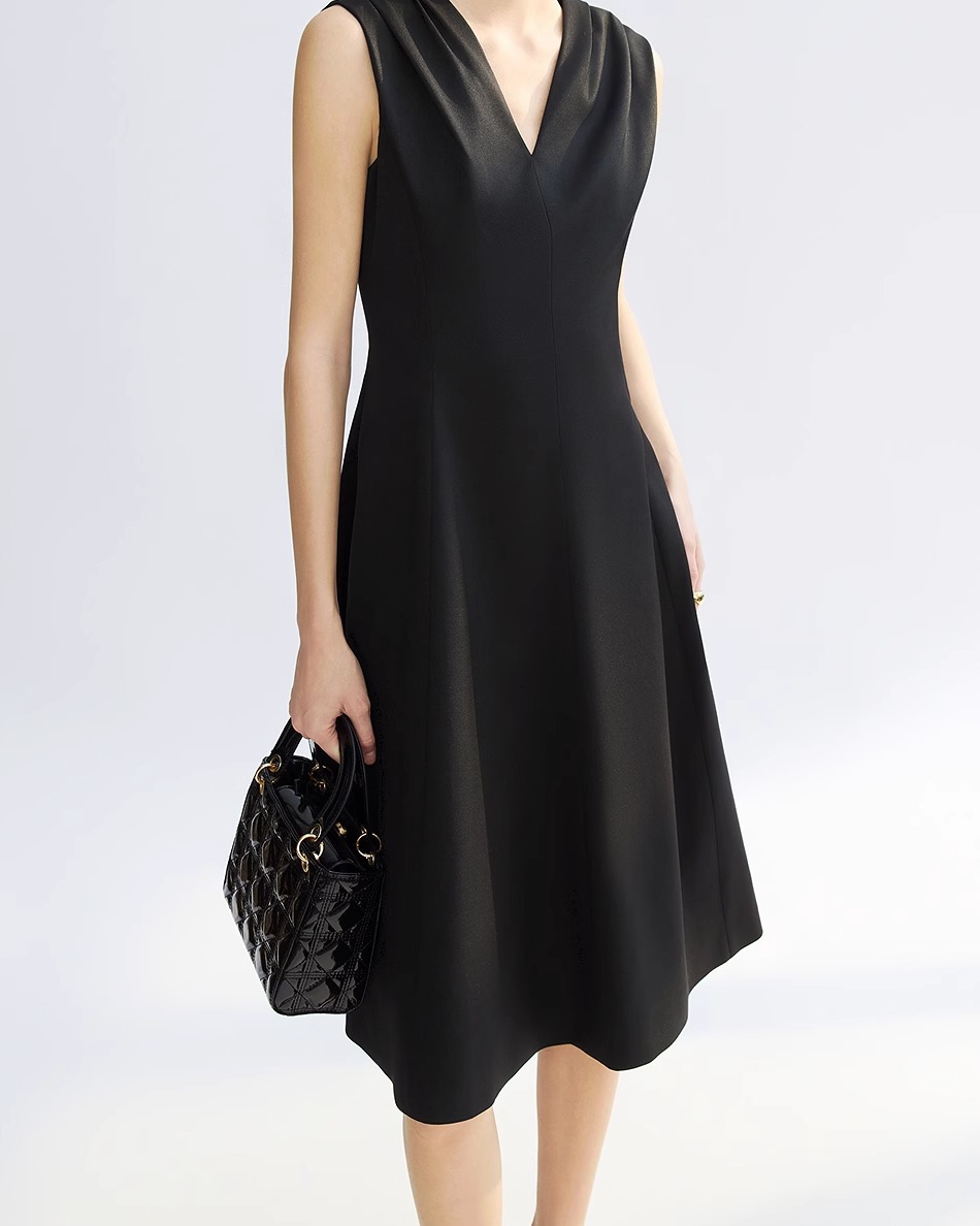 https://fulmo-img-server.com/dresscode-dresscode/d4545539-fb11-4216-91ef-e36fac00d355.jpg