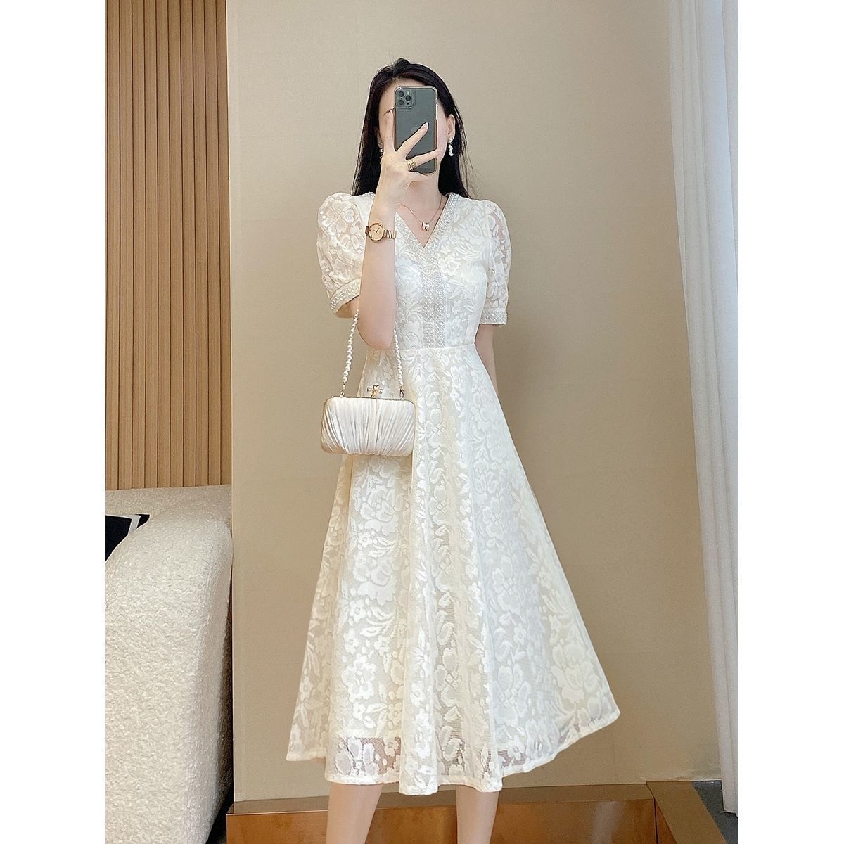 https://fulmo-img-server.com/dresscode-dresscode/d754c3f4-9f4f-4c7f-8b54-f1c692b0e274.jpg