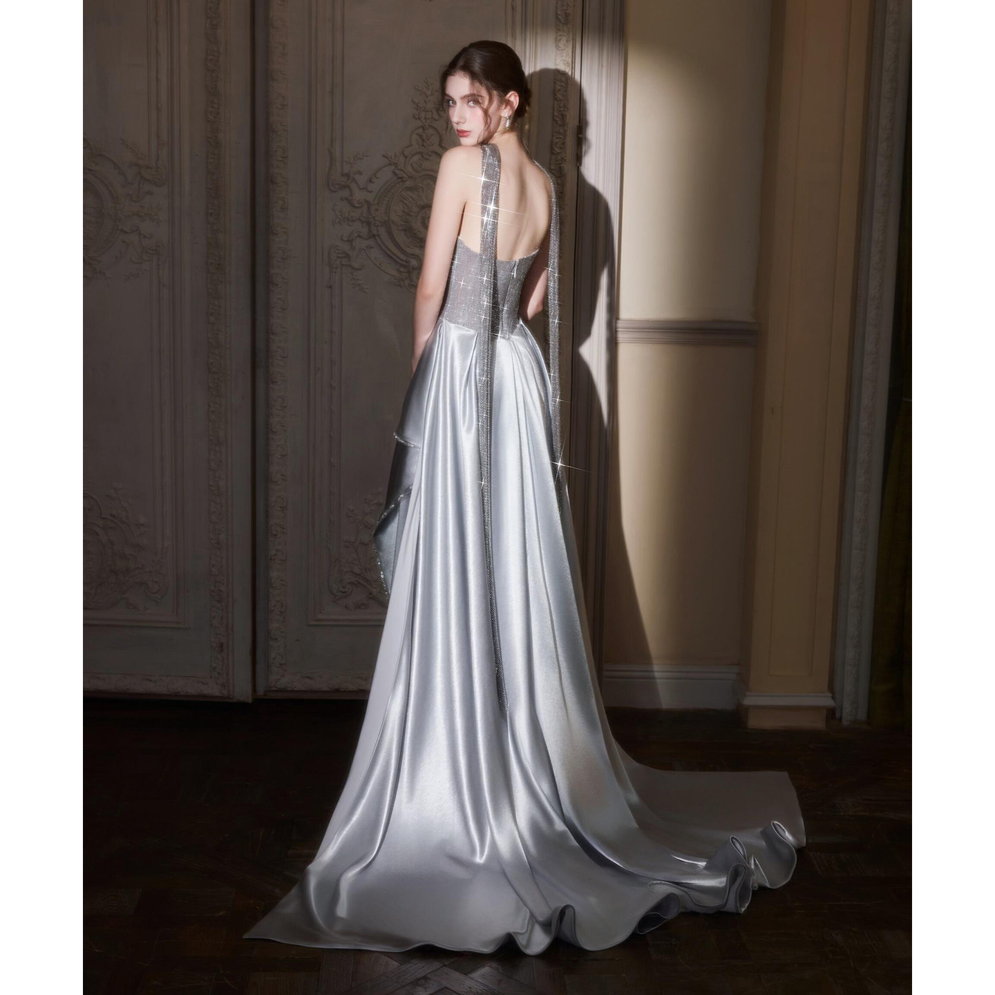 https://fulmo-img-server.com/dresscode-dresscode/d754e3f2-b439-44e8-9b2c-e25c790f3f83.jpg