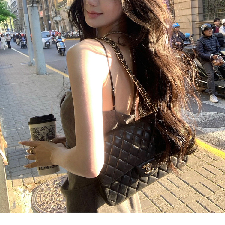https://fulmo-img-server.com/dresscode-dresscode/d7b62997-76e9-4621-8e15-08b048dfac82.jpg