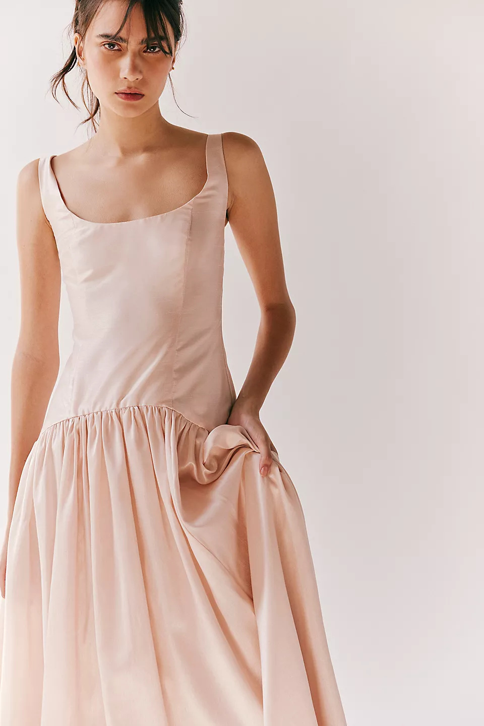 https://fulmo-img-server.com/dresscode-dresscode/d857d9bd-01e8-4466-a0c2-01aa2ac68f23.jpg