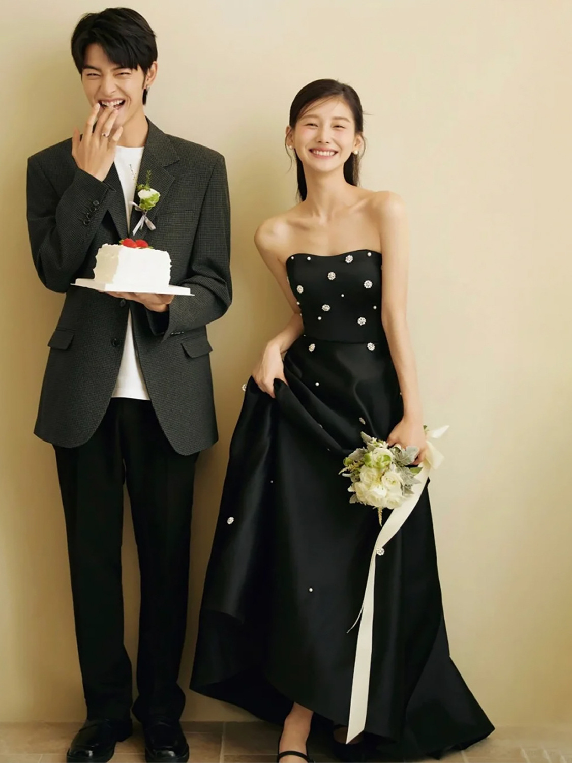 https://fulmo-img-server.com/dresscode-dresscode/db01f361-83e8-4adc-a343-9d27ec9d8e32.jpg