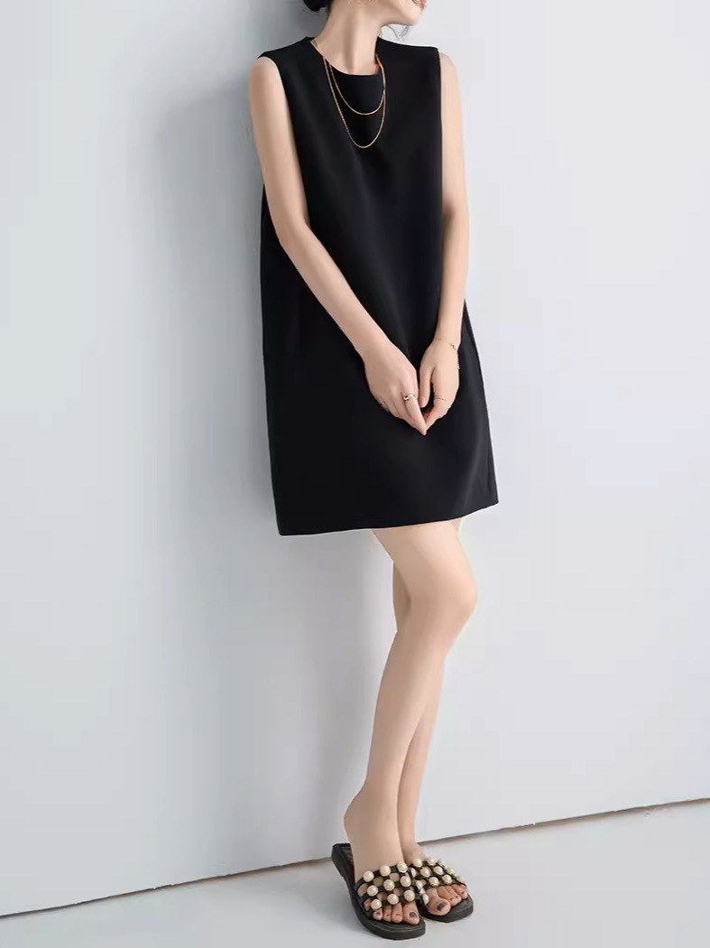 https://fulmo-img-server.com/dresscode-dresscode/db48850f-21a8-4570-bcb3-dd89c2e9962a.jpg