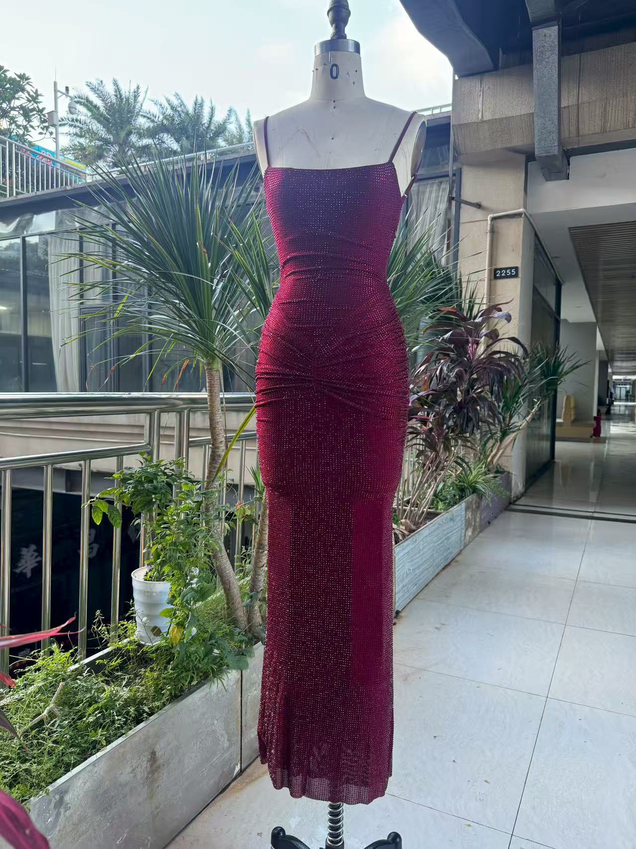 https://fulmo-img-server.com/dresscode-dresscode/db77bdd6-2f02-4753-8c8e-c81f2513b011.jpg