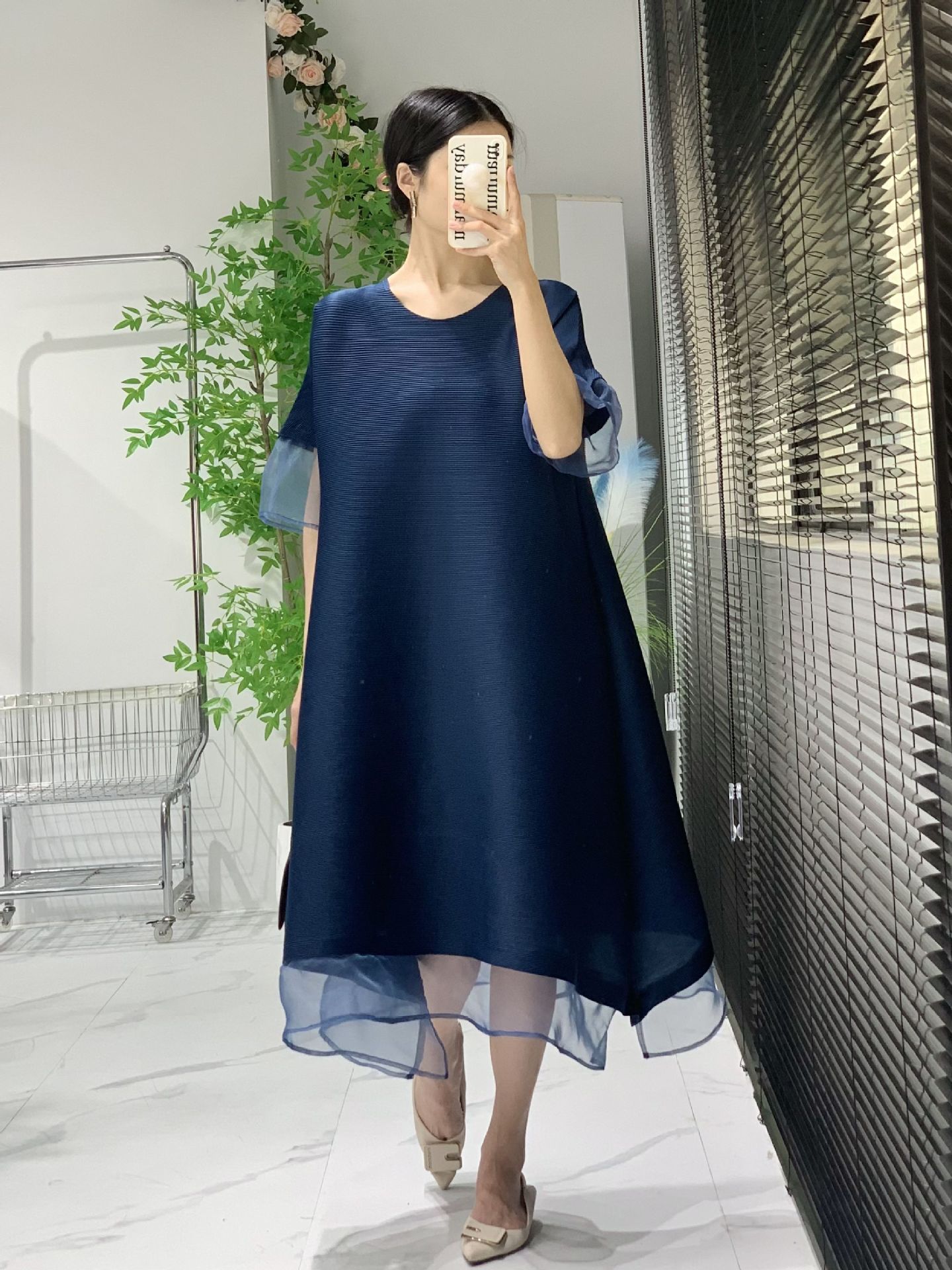 https://fulmo-img-server.com/dresscode-dresscode/dbb2171b-2413-41b8-bb3b-e84dc030773f.jpg