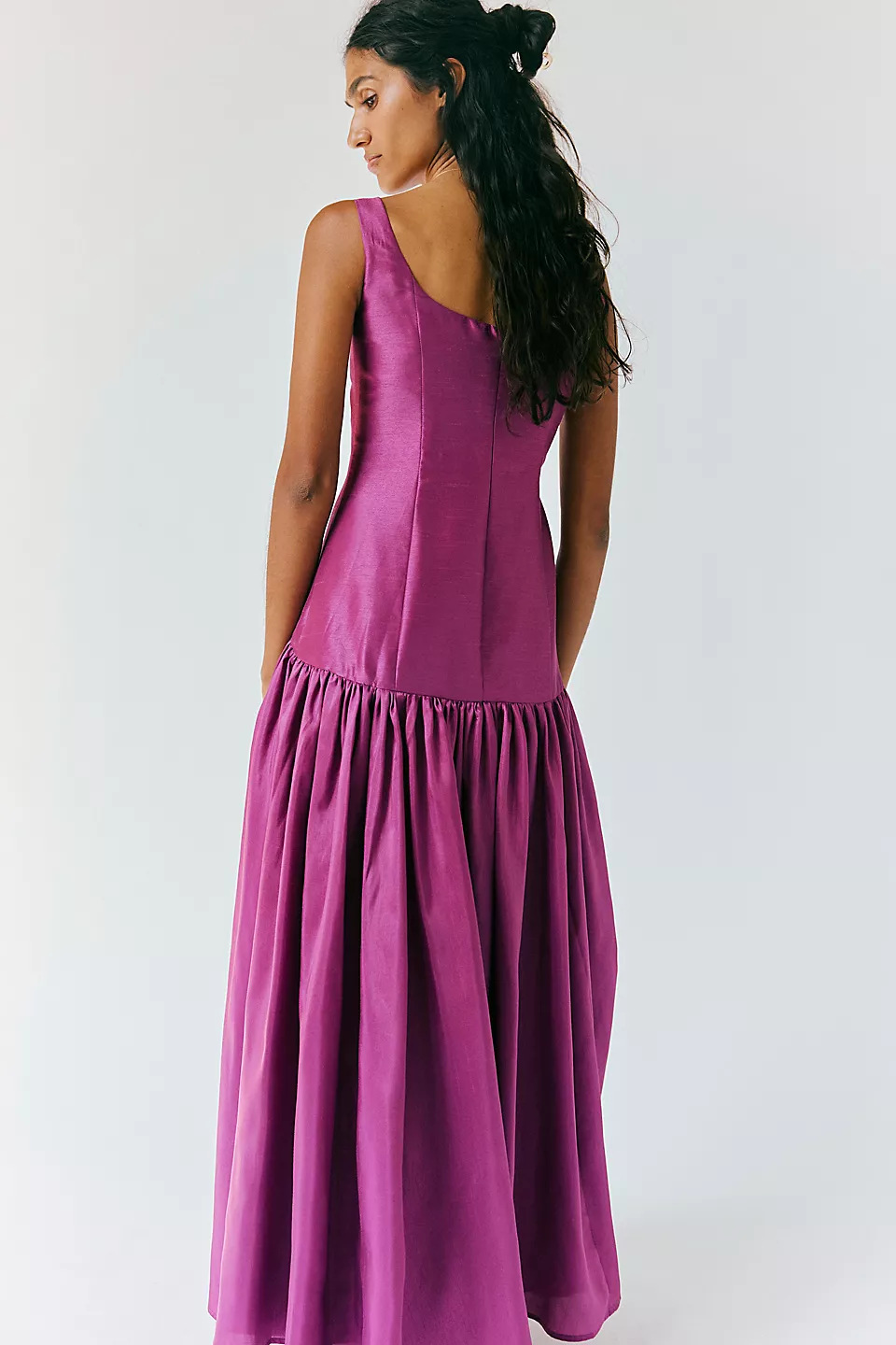 https://fulmo-img-server.com/dresscode-dresscode/e22be4af-94b0-4574-b2fb-6426492041c1.jpg