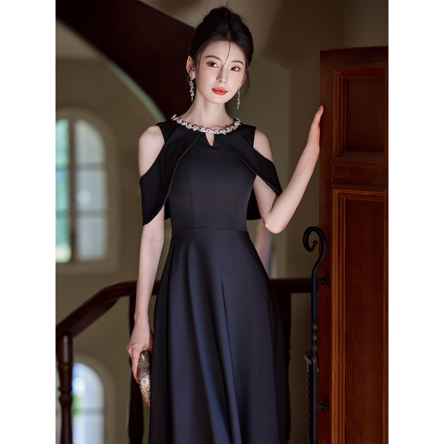 https://fulmo-img-server.com/dresscode-dresscode/e3f79cd3-30eb-46f9-8f2f-8bf60364cdb7.jpg
