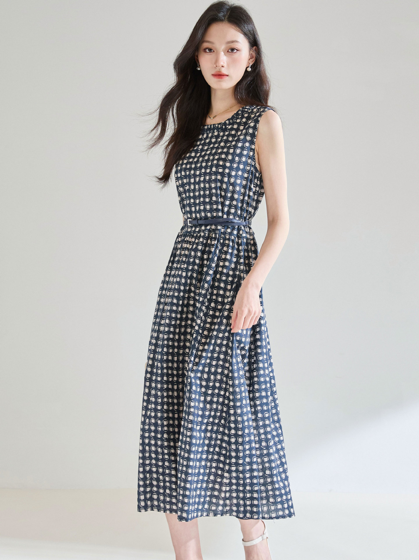 https://fulmo-img-server.com/dresscode-dresscode/e586d75f-bbd2-4045-ae25-a99f8169825b.jpg
