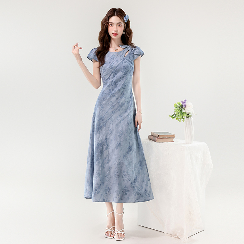 https://fulmo-img-server.com/dresscode-dresscode/e5acd50b-643f-46ae-a1e4-bb92c27eba02.jpg