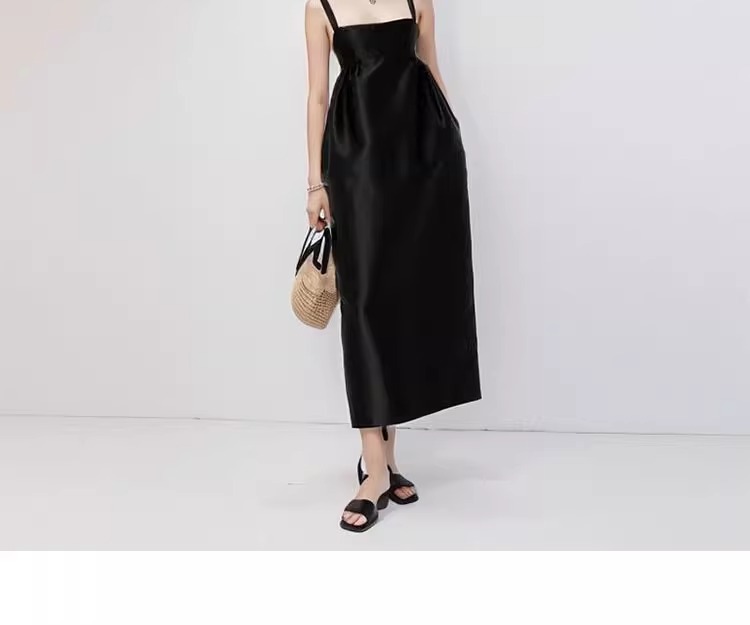 https://fulmo-img-server.com/dresscode-dresscode/e8412bf6-3d10-4eab-a515-7ce47a00504a.jpg