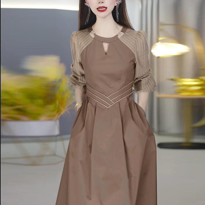 https://fulmo-img-server.com/dresscode-dresscode/ead4a9d1-f1be-4393-a670-f95723c99b80.jpg