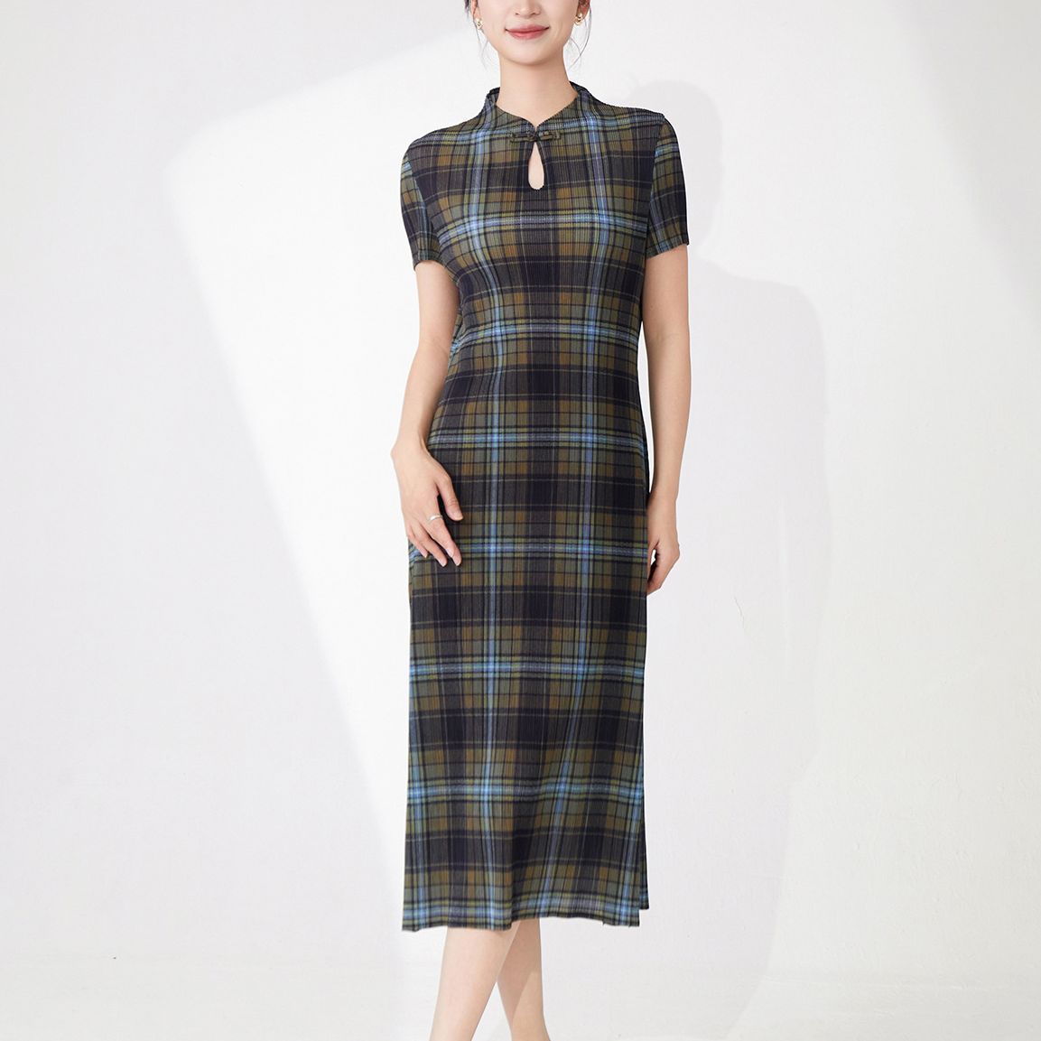 https://fulmo-img-server.com/dresscode-dresscode/eb2987bd-8a1c-44a3-84de-f64f7d92b569.jpg