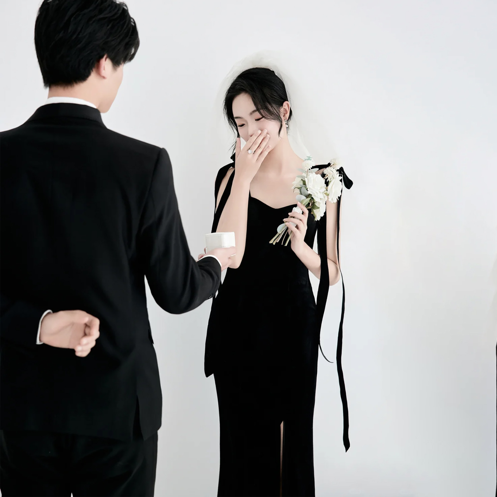 https://fulmo-img-server.com/dresscode-dresscode/eb3fc3d9-424c-4312-8ac8-107d5c858d0e.jpg