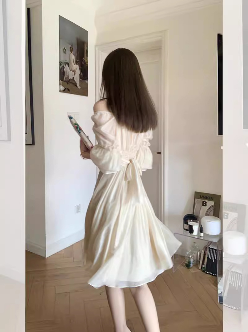 https://fulmo-img-server.com/dresscode-dresscode/ebdf62bc-972b-4a76-98f2-33cfcf7c549f.jpg