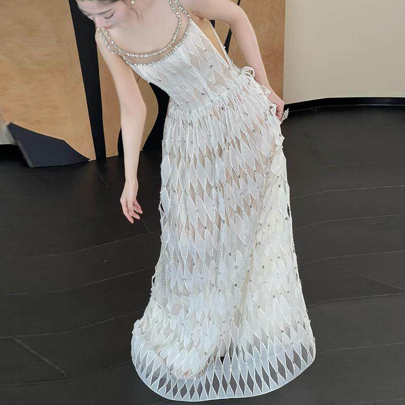 https://fulmo-img-server.com/dresscode-dresscode/edfdaa2b-eb91-4dd5-bed7-90799fd354d8.jpg