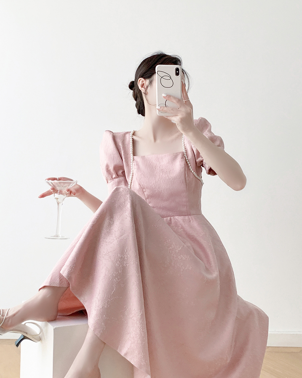 https://fulmo-img-server.com/dresscode-dresscode/ee8cc6f4-f58c-4c6b-b4c1-13ac0e10bcce.jpg