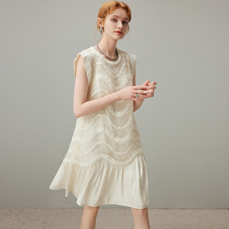 https://fulmo-img-server.com/dresscode-dresscode/f0f53da3-6046-46e8-9af8-edcf0c33e27e.jpg