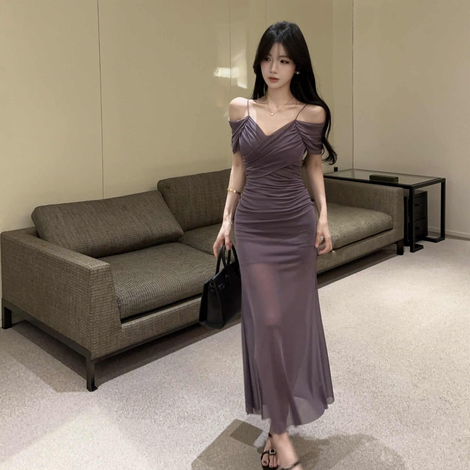 https://fulmo-img-server.com/dresscode-dresscode/f1ad865e-1949-4238-b10c-09d5d1842298.jpg