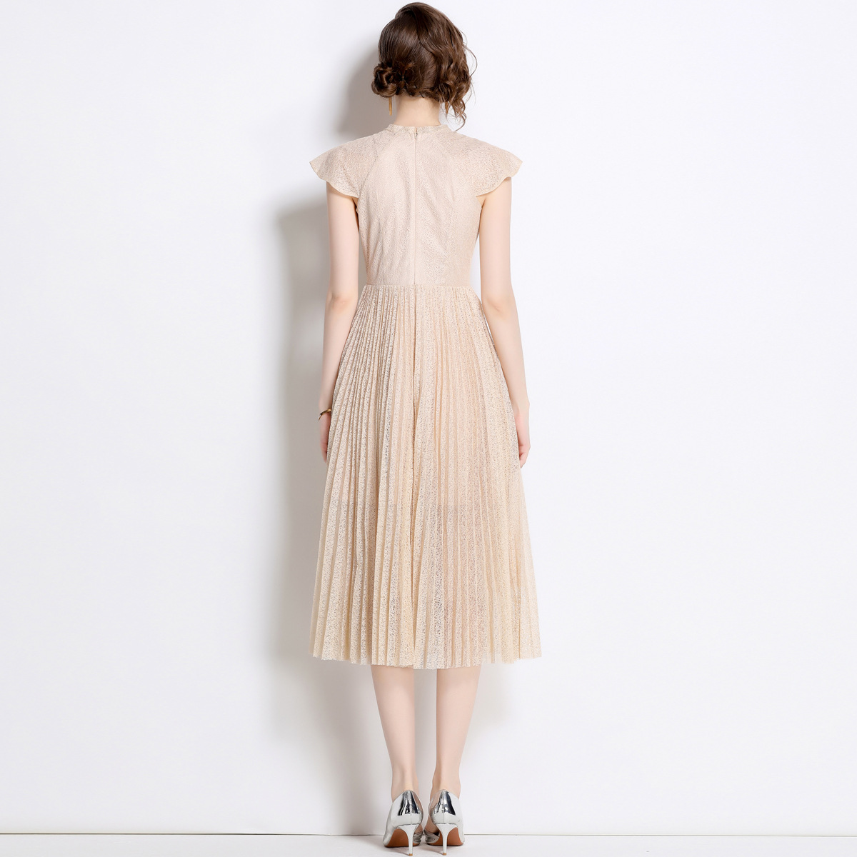 https://fulmo-img-server.com/dresscode-dresscode/f2150748-b2f1-49c6-a013-6e8a3cda0964.jpg