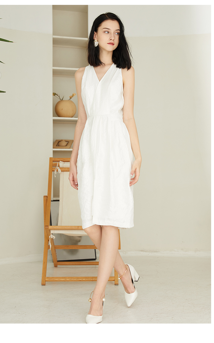 https://fulmo-img-server.com/dresscode-dresscode/f2652074-78b7-4363-b691-3d51e3a3ac2c.jpg