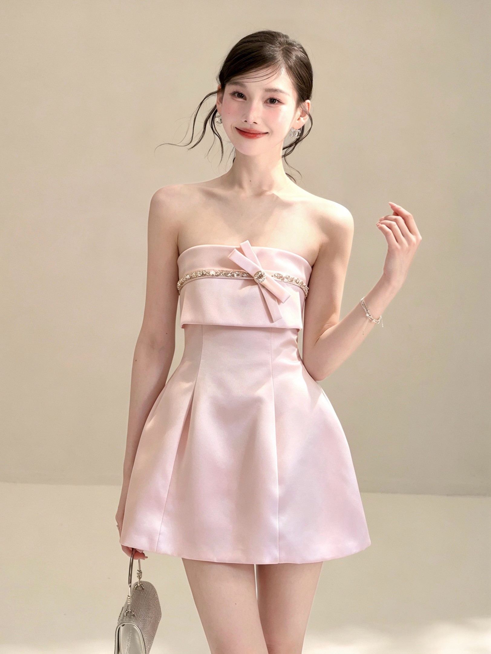 https://fulmo-img-server.com/dresscode-dresscode/f353bfec-af9e-454a-b687-1cef6808327c.jpg