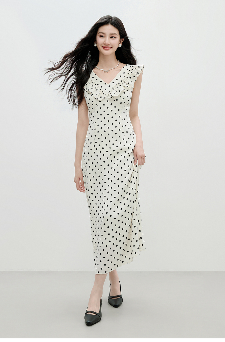 https://fulmo-img-server.com/dresscode-dresscode/f4bbcc4e-6f17-4285-a7e7-0e0ddad0e0c9.jpg
