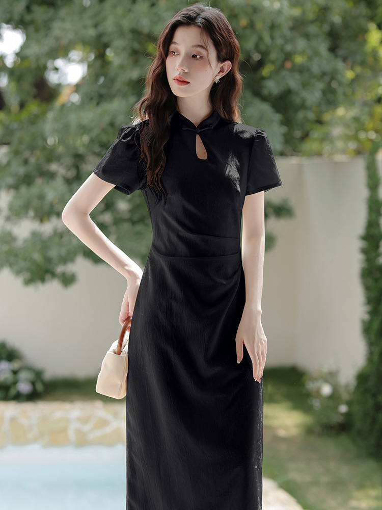 https://fulmo-img-server.com/dresscode-dresscode/f67d5fe9-27de-4735-9d2a-3d56d4389a38.jpg