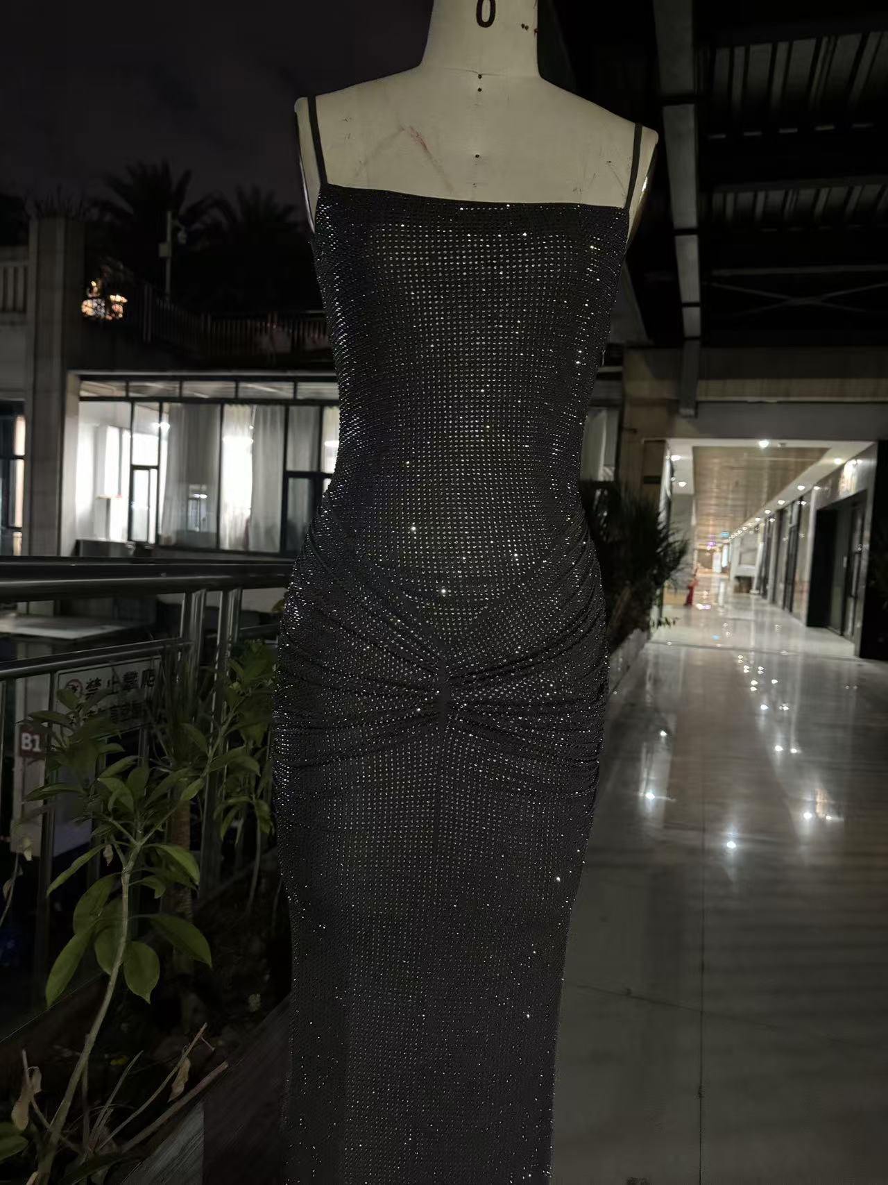 https://fulmo-img-server.com/dresscode-dresscode/f6e1e51a-89f4-4e96-a9d7-36b8566158b6.jpg