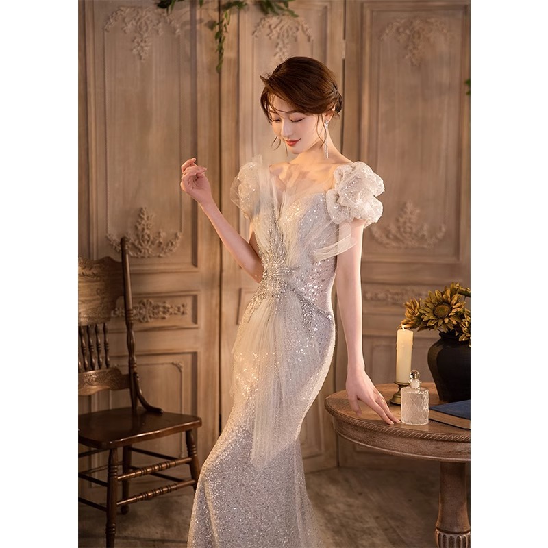 https://fulmo-img-server.com/dresscode-dresscode/f7b305af-3bd3-4393-86a5-29cfa1987984.jpg
